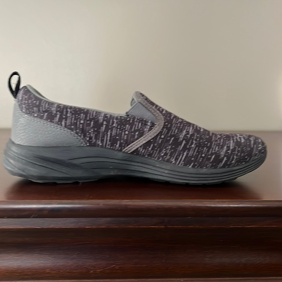 vionic agile kea slip on